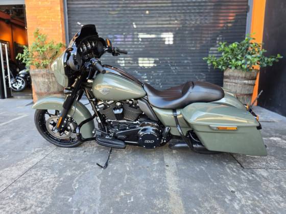 HARLEY-DAVIDSON STREET GLIDE SPECIAL 